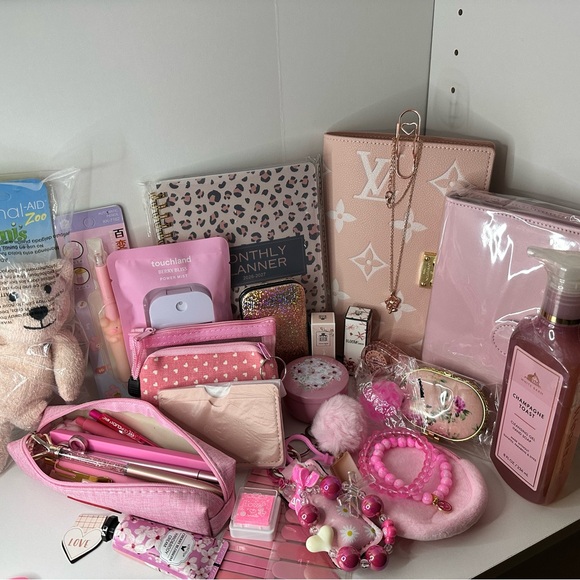 Pink Gift Set Accessory Collection - Picture 5 of 5